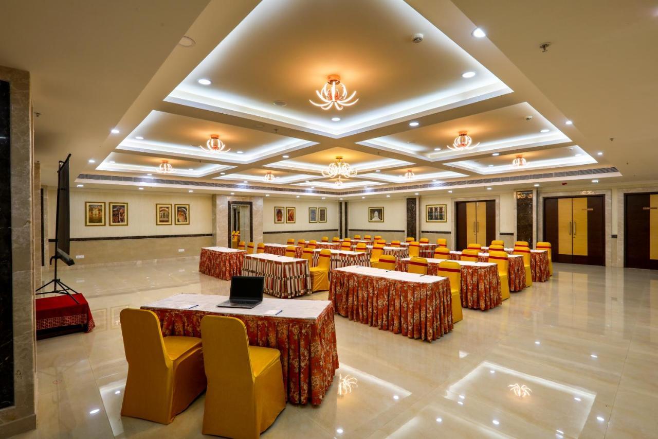 Hotel Aadithya Madras Buitenkant foto