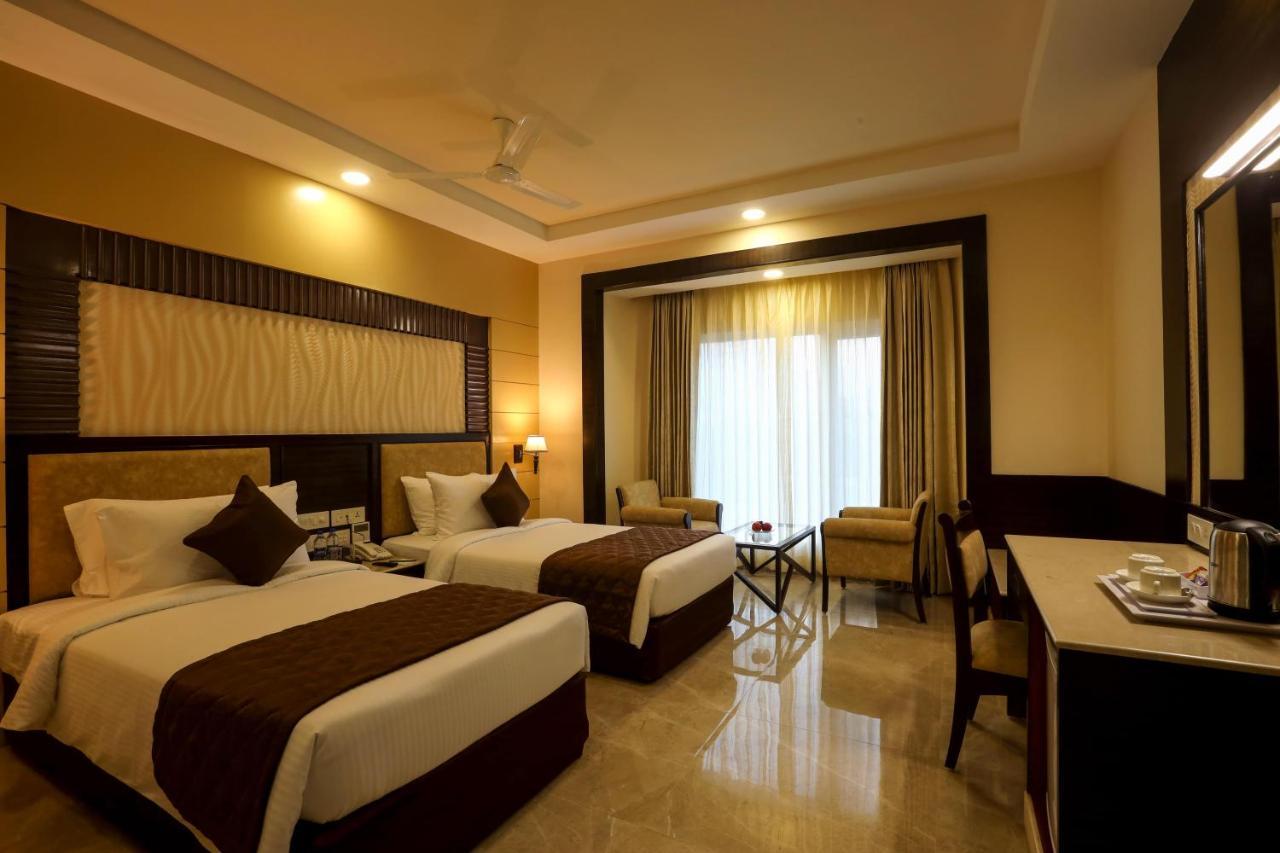 Hotel Aadithya Madras Buitenkant foto
